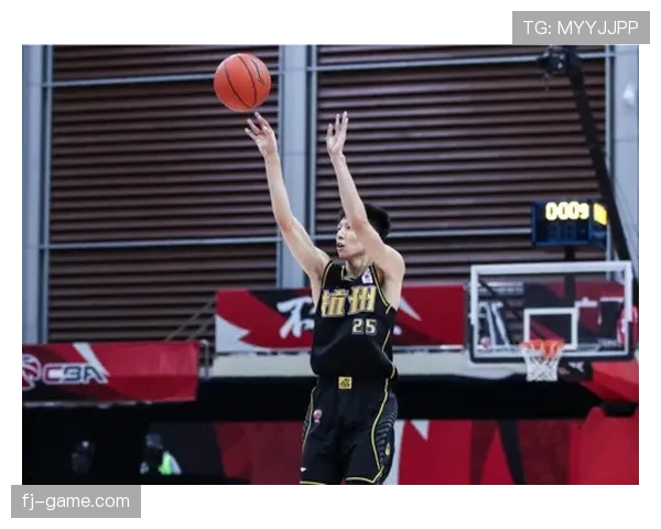 黄潜进攻套路显威，助球队逆转取胜状态回暖