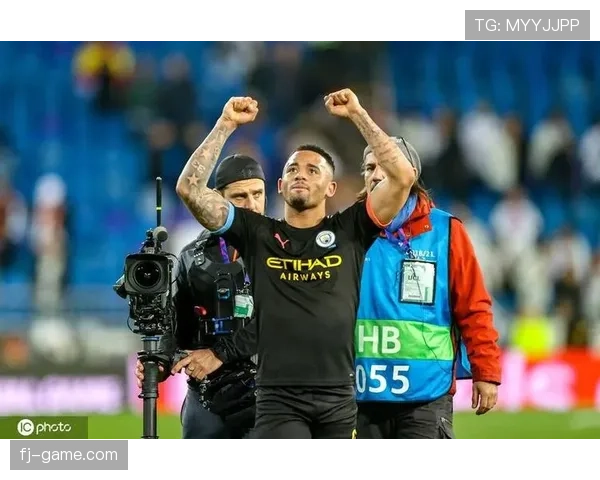 齐达内精妙调度掌控节奏，球队战术智慧闪耀赛场