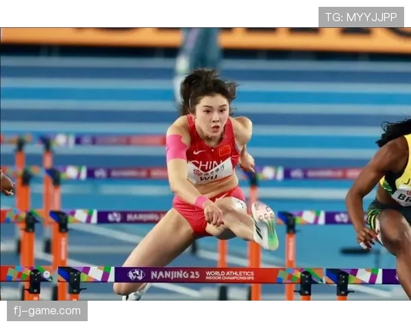 吴艳妮赛前涂指甲油的样子，真当自己是去走红毯？