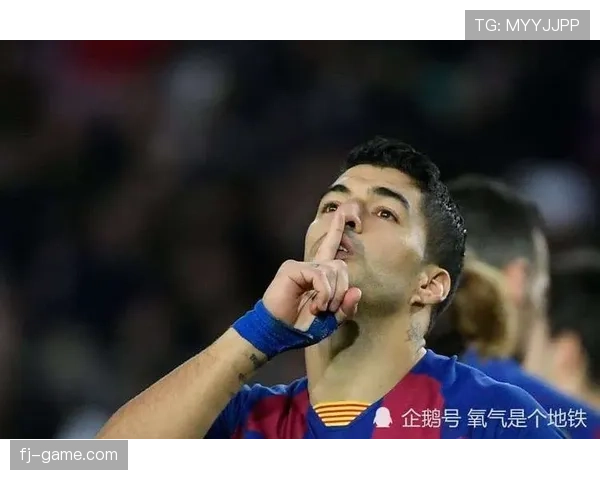 苏亚雷斯训练完回家还得哄三个娃睡觉，这体力比我上班挤地铁还狠